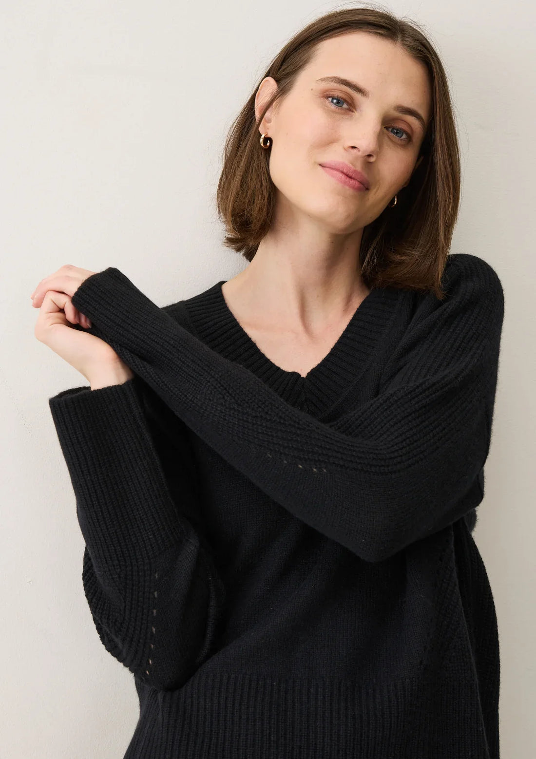 V-Neck Lofty Sweatshirt | Black