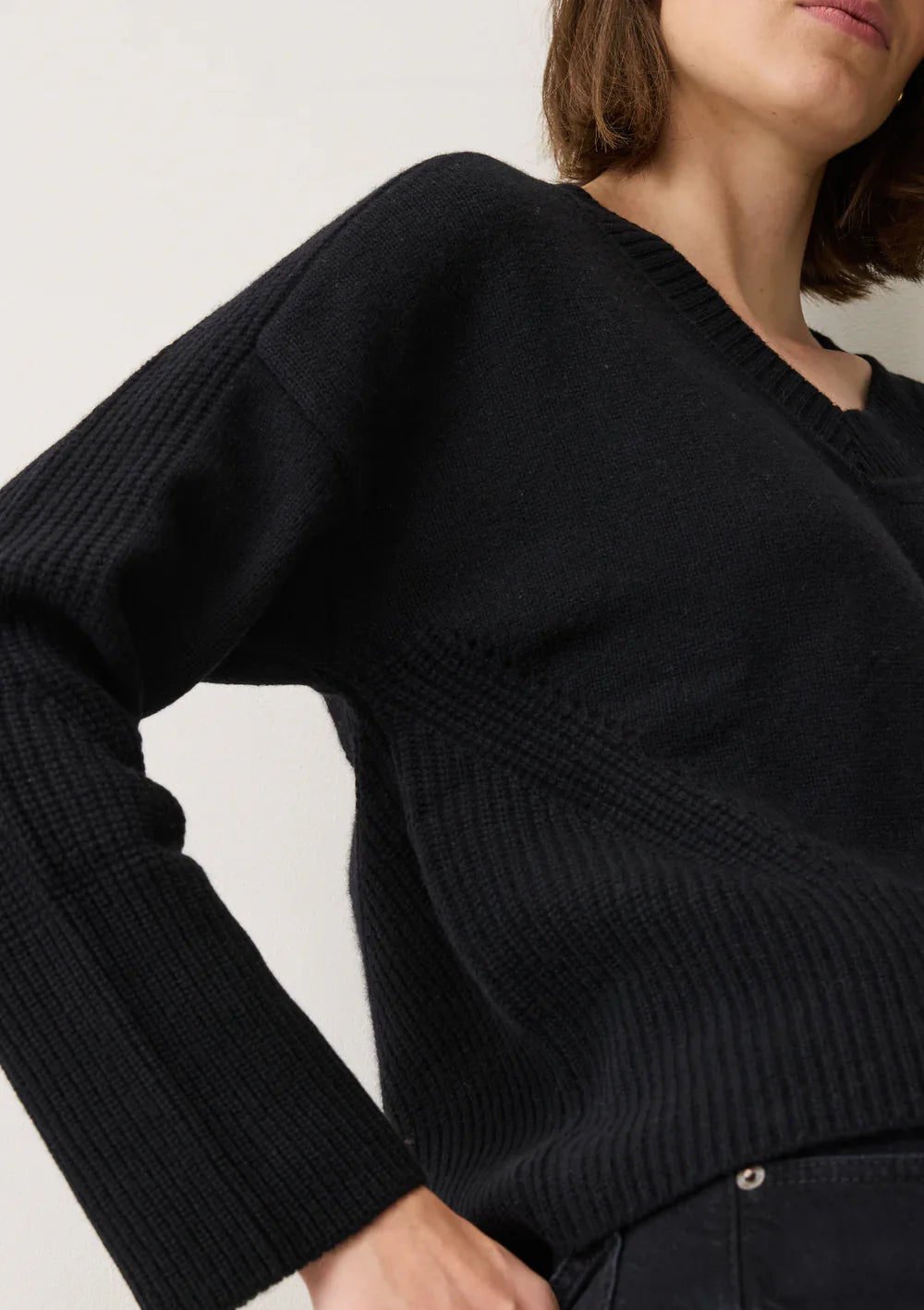 V-Neck Lofty Sweatshirt | Black