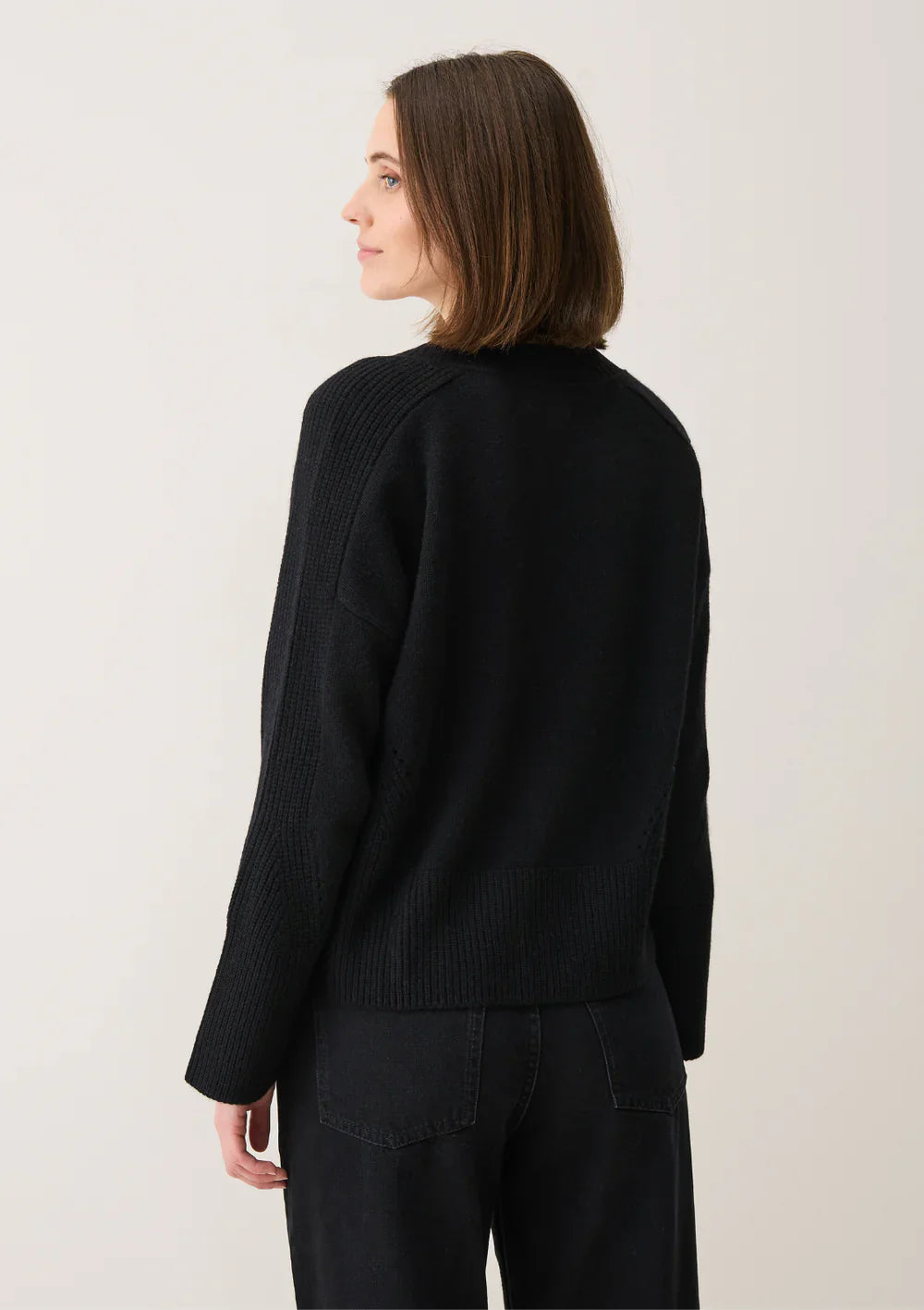 V-Neck Lofty Sweatshirt | Black