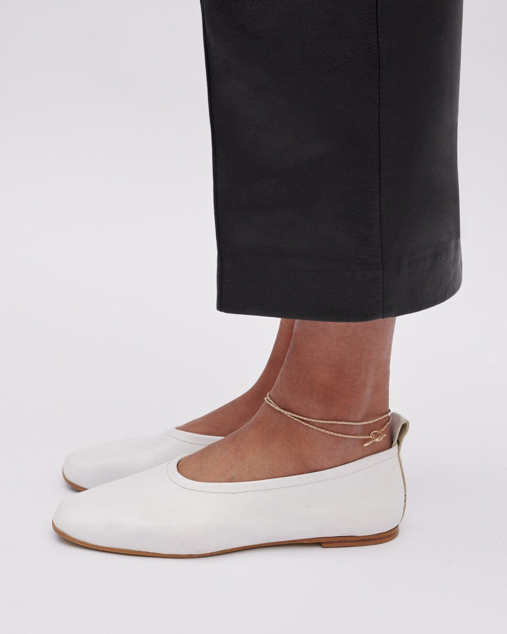 The Foundation Flat | White